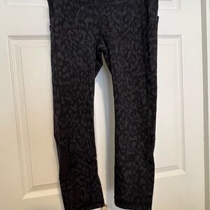 Lululemon Align Crop Size 6 in Excellent Condition!
